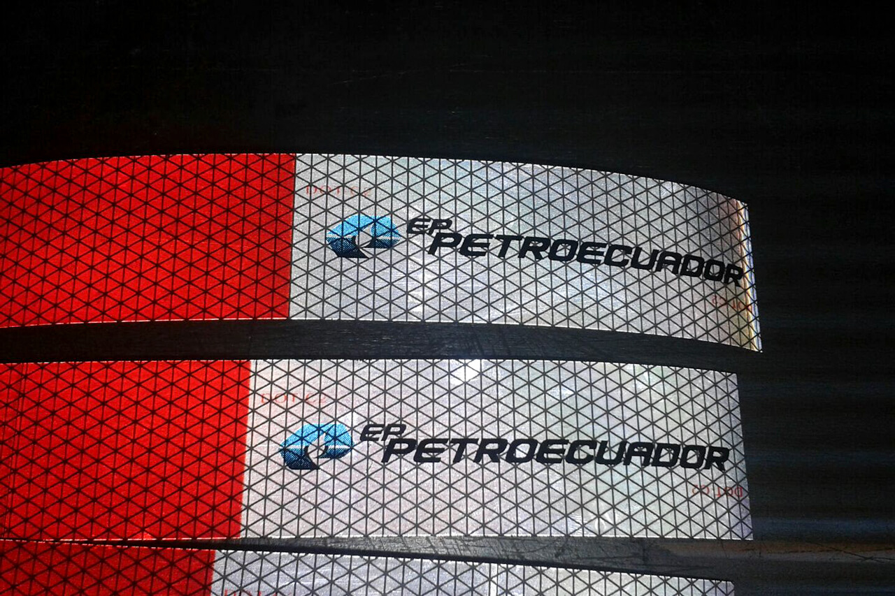 Cinta reflectiva impresa el logo Petroecuador